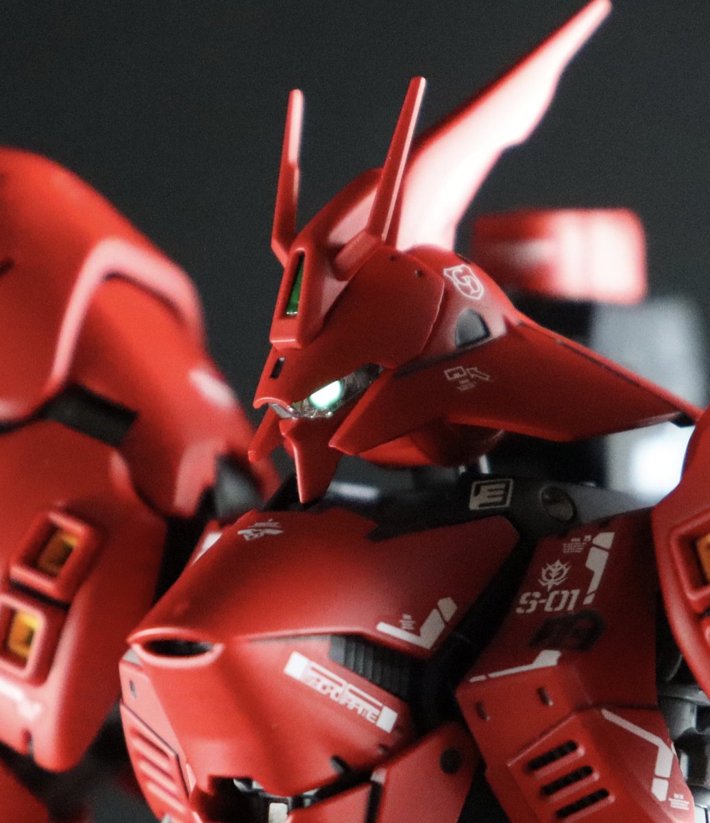 epoten2's tweet photo. アクシズ‥いけっ！
忌まわしい記憶と共に！！
RG 1/144 サザビー完成しました！
色んなデカールを使用し特に
赤にはこだわりました！
#ガンプラ https://t.co/uqzBgldBIf