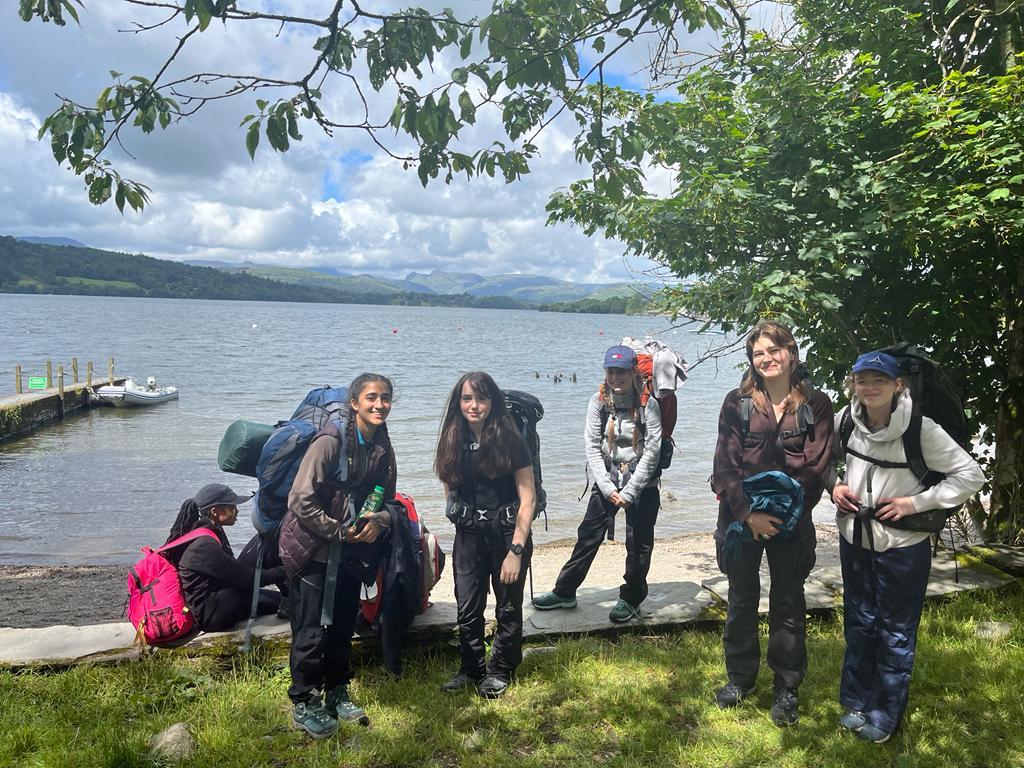 Francis Holland tweet media