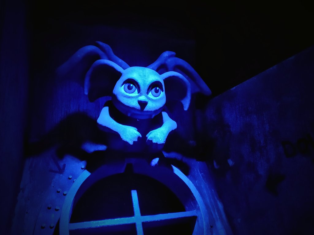 thejoysequence's tweet photo. When I went to putt some balls at The Hole in Wand, I wasn't quite ready for it to be such an immersively detailed Grobblenook's magical creatures minigolf adventure complete with gargoyle backstory and shimmering potion drinks 🤯⛳✨ https://t.co/GIGdBPPfhf