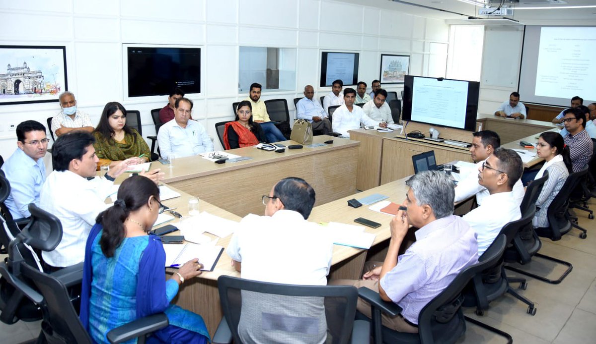 HisarMunicipal's tweet photo. जल शक्ति अभियान की समीक्षा बैठक आयोजित
केंद्रीय नोडल अधिकारी श्री राकेश कुमार मीणा ने अधिकारियों को अभियान में आमजन की भागीदारी सुनिश्चित करने के दिए निर्देश
@cmohry @nwmgoi @kamalguptabjp @dcmohry @swachhbharat @JalShaktiAbhyan https://t.co/R836oyCwJ2