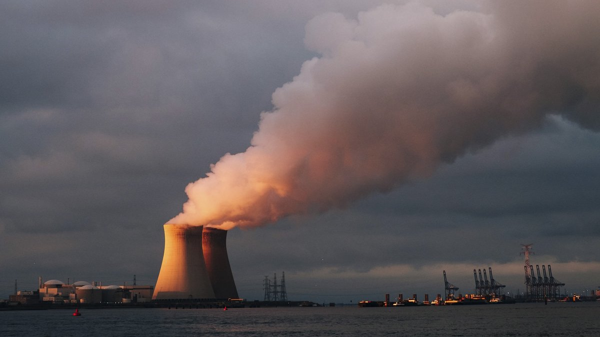 techies_es's tweet photo. Fisión nuclear: una explicación técnica de qué es y cómo funciona https://t.co/QhrxU7Nlas https://t.co/BbGFGr0yXt