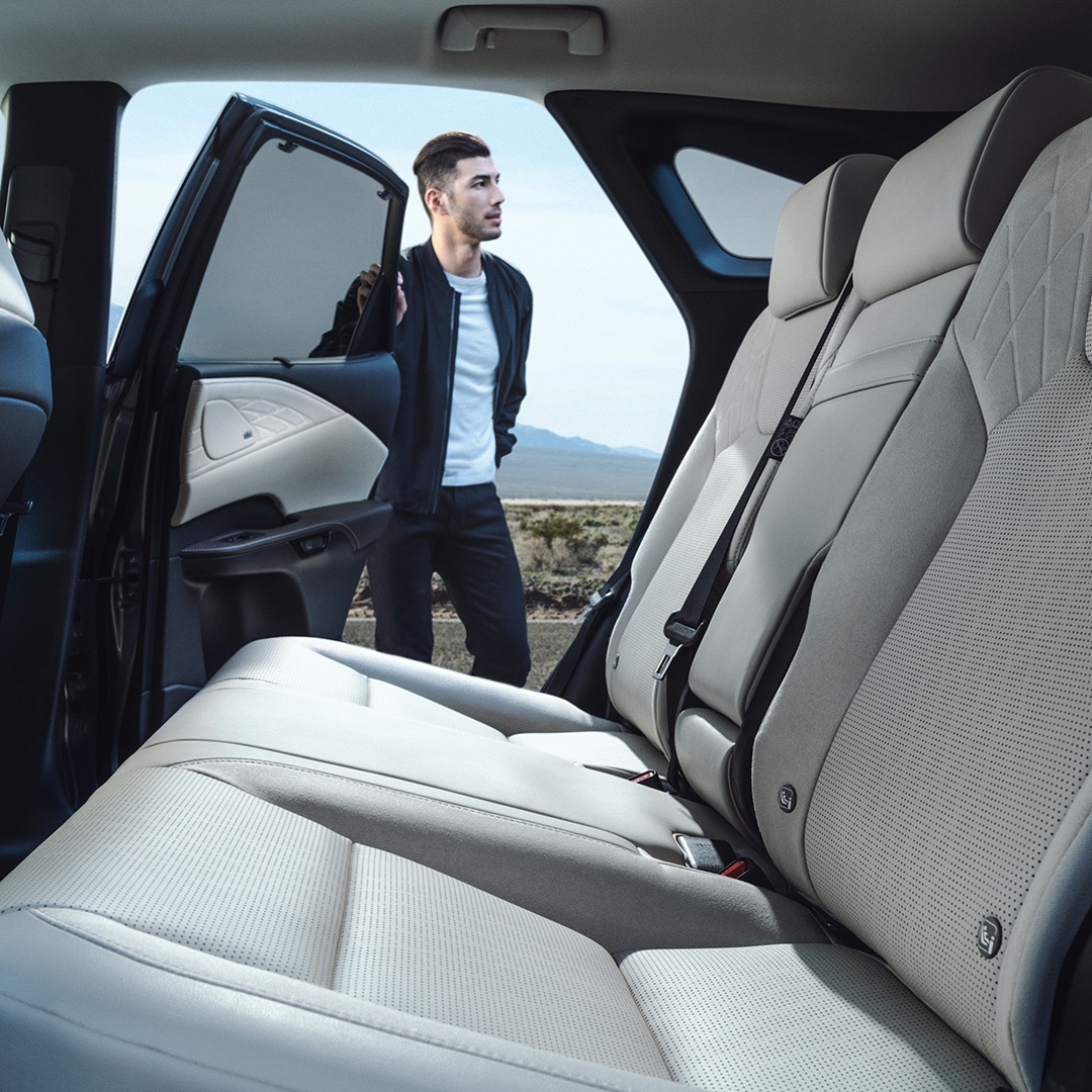 LexusCheltenham's tweet photo. Seamless and dynamic. All-New Lexus RX. Sign up to be the first to receive exclusive updates. https://t.co/RoGJdqAXjN https://t.co/ssKccKM9wM