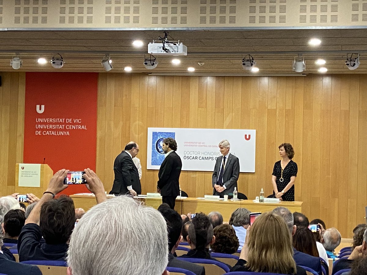 Fermesa. Lluita. Drets humans. 
Resistència.Responsabilitat. Altaveu.Valors

‘En aquest cas és la Universitat la que assumeix uns compromisos ineludibles en otorgar el doctorat a <a href="/campsoscar/">Oscar Camps</a>’  Antoni Tort 
#dhcoscarcamps <a href="/uvic_ucc/">UVic-UCC</a>