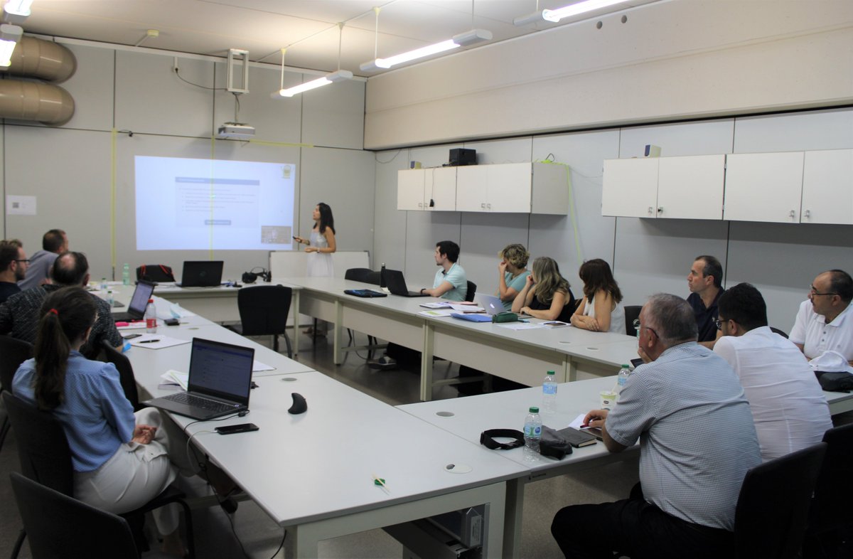 IRTIC_UV's tweet photo. 🥽 The @IVRAP_project aims to teach students on the #autism spectrum and learning difficulties how to ‘learn to learn’ by developing and assessing an Immersive Virtual Reality (#IVR) educational tool.

👥 Consortium partners are meeting in Valencia to check next steps. https://t.co/Aldqh3hoSl