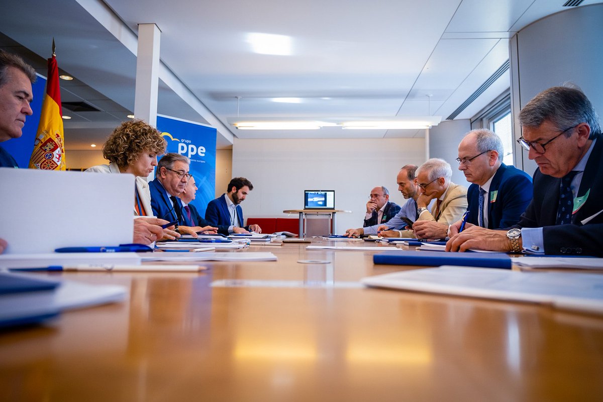 Nos reunimos con representantes de Denominaciones de Origen y de la Federación Española del Vino.

Vamos a seguir defendiendo en Bruselas, como ya logramos recientemente, que no se perjudique al sector ni se criminalice el vino.

Cuentan con el apoyo del PP.