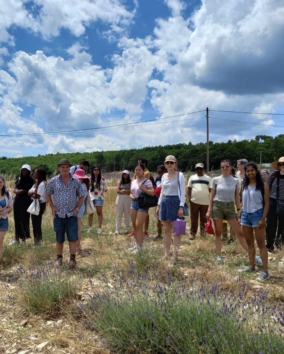 Label_FLE's tweet image. 🇫🇷 @ISAixProvence, propose beaucoup d’excursions le week-end pour découvrir la Provence et la culture française.

Plus d’infos 👉 bit.ly/3lD9KyK

#QualitéFLE #FLE #Apprendrelefrançais #learnfrench  #languageschool #french #français #France #aixenprovence