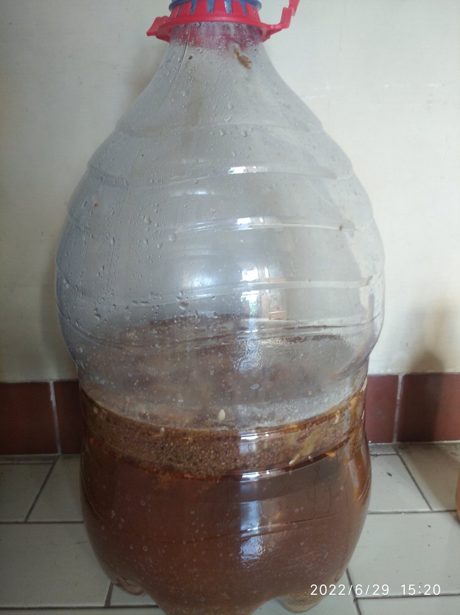 Excel_Dee's tweet photo. Jika ada cara yang lebih hemat, sama efektifnya dan membawa keuntungan bagi petani.. Dan kita bisa bikin pupuk atau pestisida, herbisida sendiri...Apakah masih mau membeli di toko pertanian...??? 

Tiru.. 
Bikin sendiri..
Sehatkan lahan &amp; Lingkungan
Ini amunisi buatan ku sendiri https://t.co/NyhpvSLQzK