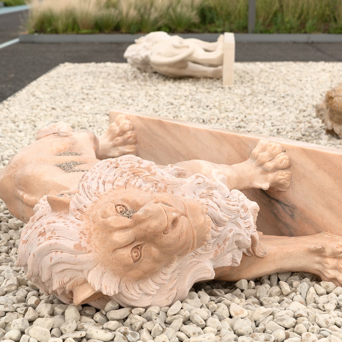 PinAgnelli's tweet photo. Il percorso espositivo sulla Pista 500 accoglie una nuova installazione: The Guardians di #NinaBeier.

Dal martedì alla domenica, dalle 11 alle 21. https://t.co/O0JX2aHYfG