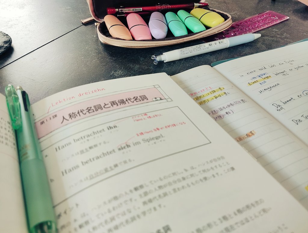 Sorairo_de825's tweet photo. #Tag29
雨降るのかな？
頭痛い気がするから本日はここまで。
明日は人称代名詞と再帰代名詞
亀より遅いペースだけどちょっとずつ進んでる🏁🐢💨 https://t.co/rJBuhqsEeK