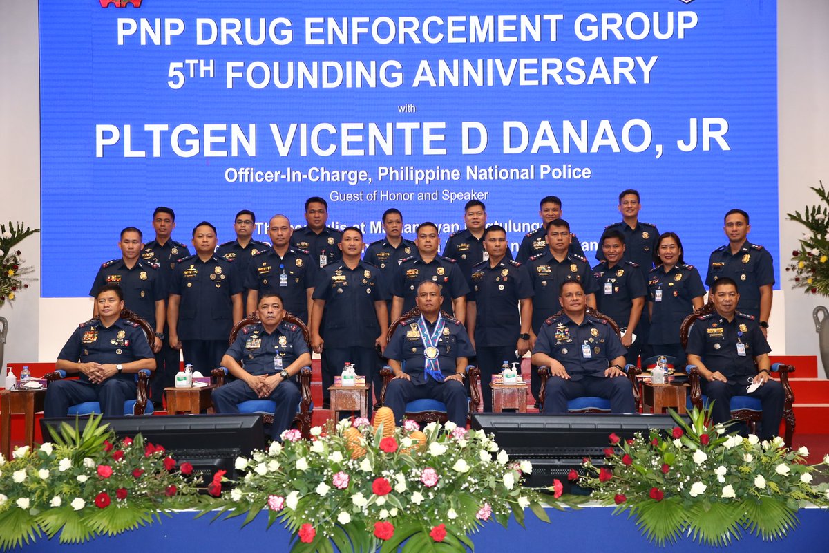 pnppio's tweet photo. PNP Drug Enforcement Group celebrates with the PNP OIC, PLTGen Vicente D Danao Jr it's 5th Founding Anniversary

Read more: https://t.co/BoKBdrVBHQ

#WeServeAndProtect
#PNPKakampiMo
#SerbisyongTAMATapatMayTapangAtMalasakit
#LabanSaKomunistangTerorista
#PilipinasMuna https://t.co/6LpvpixKQa