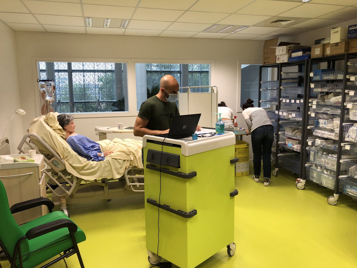 #Simulation Préparateurs, internes et pharmaciens enquêtent pour trouver les erreurs de cette chambre / salle de soins ! 🚦💊💉Sécurisation en vue :-)🔒✅ Quelle équipe saura trouver le plus d’erreurs ? 🥇🥈🥉 <a href="/NantesUniv/">Nantes Université</a> <a href="/CHUnantes/">CHU de Nantes</a> @HUGrandOuest <a href="/SFPCOfficiel/">SFPC</a> <a href="/Nizetpierre/">Pierre Nizet</a>