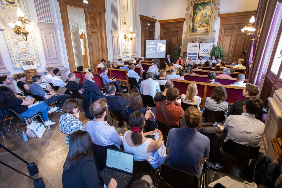 Asso_ABC's tweet photo. Pour la première session: @creti_anna, Philippe Masset de L'@ademe, Nasma Jrondi de la #FM6E et Igor Cornet de https://t.co/o0U7OlFaYb consacrée à la question de la transition bas carbone à l’international. 2/4 https://t.co/dhM0o3WvaR