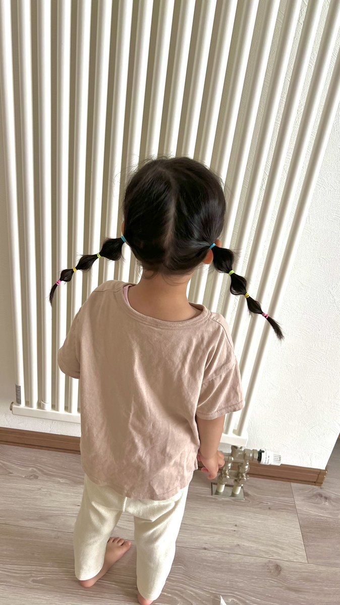 kenchi5555's tweet photo. 今日はうちの子に、髪ボンボンってして、いっぱい縛って欲しいと言われたので、これやってあげたら喜んでた。 https://t.co/dsDyUnw50H