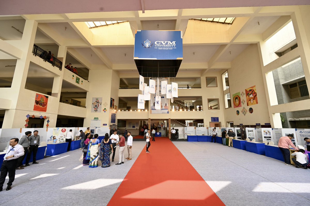 adit_cvmu's tweet image. Glimpses of “NEW INDIA FOR YOUNG INDIA: Techade of Opportunities”

Chief Guest : Shri Rajeev Chandrasekhar, Hon. Minister of State for Skill Development and Entrepreneurship &amp;amp; Electronics and Information Technology, GoI

#cvmuniversity #cvm #adit 

@AICTE_INDIA 
@Rajeev_GoI