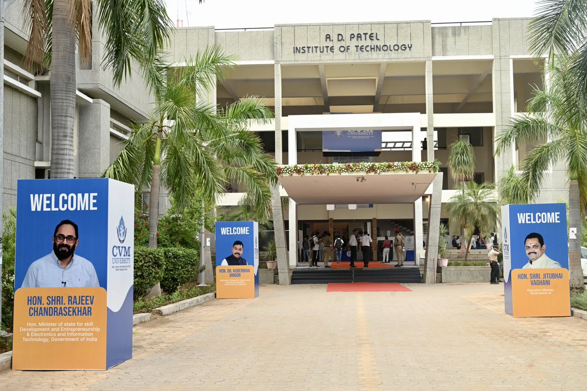 adit_cvmu's tweet image. Glimpses of “NEW INDIA FOR YOUNG INDIA: Techade of Opportunities”

Chief Guest : Shri Rajeev Chandrasekhar, Hon. Minister of State for Skill Development and Entrepreneurship &amp;amp; Electronics and Information Technology, GoI

#cvmuniversity #cvm #adit 

@AICTE_INDIA 
@Rajeev_GoI