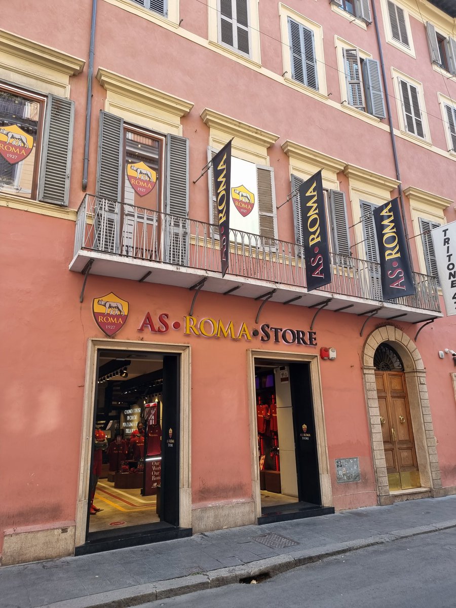 hermannpilato's tweet photo. ...ci son cascato di nuovo!!!🎶🎶🎶🎶
#asromastore https://t.co/gqiJV0DIMG