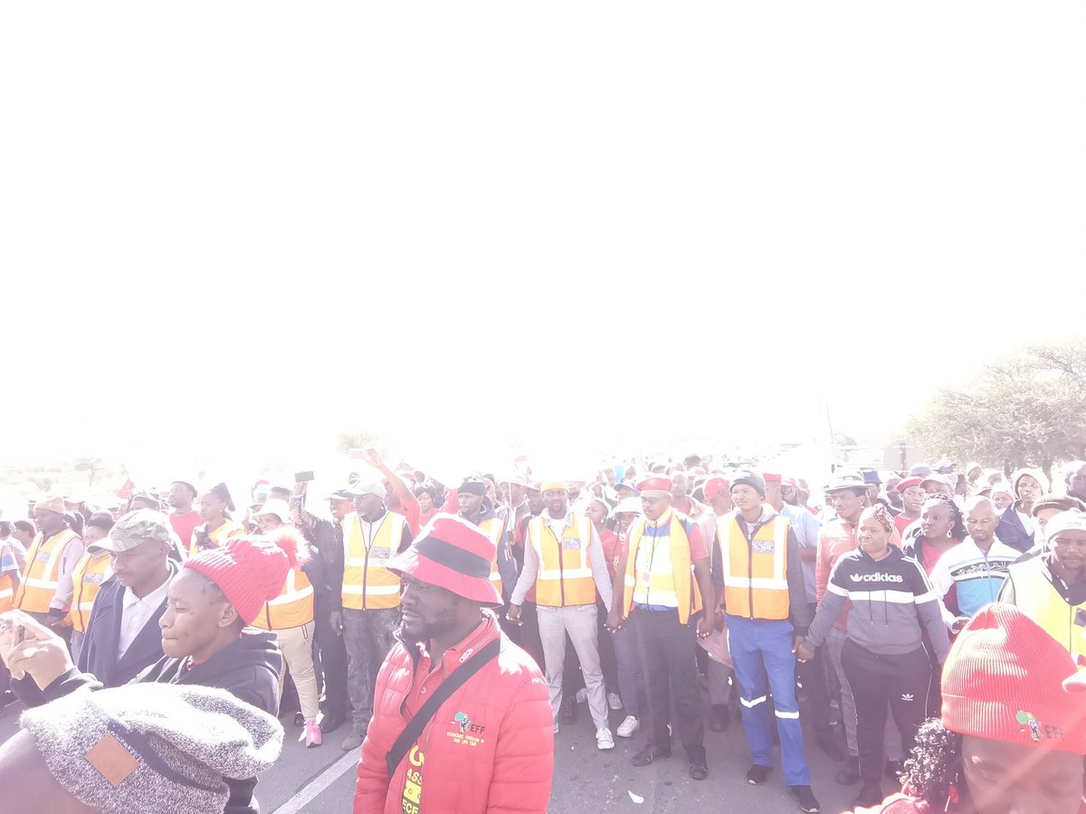 Samrat_Riba's tweet photo. Economic Inequality is cancerous to any Economy✊🏾⚔️🇿🇦 #ImpalaMustFall
@ShakesBotswe1 @KBabuile @HhMkhaliphi https://t.co/AQKA1CVZR3