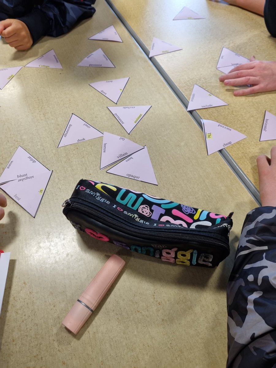 HFCEnglish's tweet image. Year 6 taster day - part 1. So lovely to meet you all.✨️
Their mission was to work out who the criminal is! 👀 🕵️‍♂️ 🕵️‍♀️  #transitionED