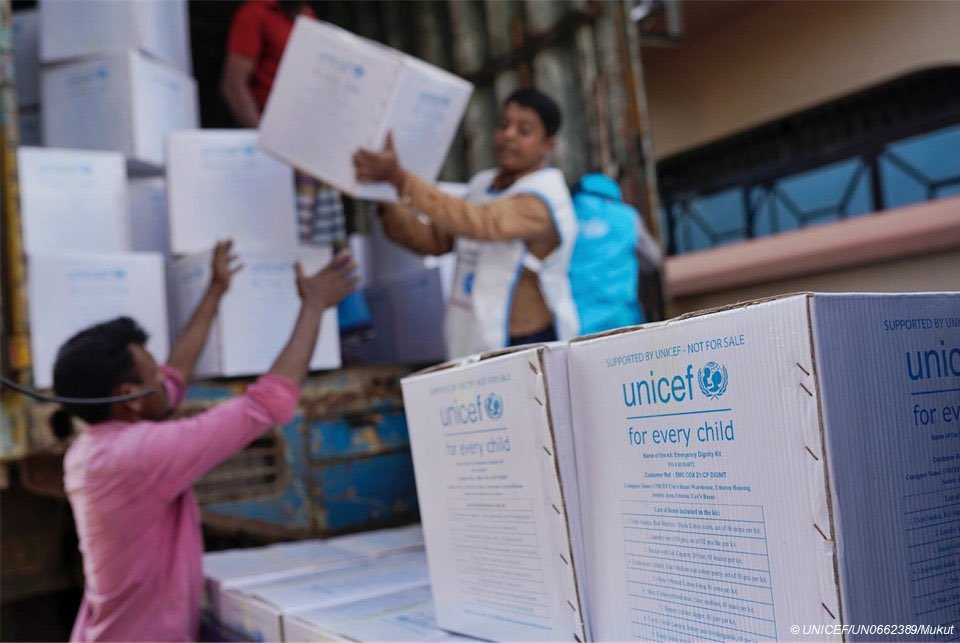 UNICEFBD's tweet photo. UNICEF is working around the clock to reach flood-affected children and families in north-eastern Bangladesh and have already distributed:

✔ 1,750,000 water purification tablets
💧 9,000 jerry cans
👩 Thousands of dignity kits for girls 
🥛 Therapeutic milk https://t.co/6dz74PMZi5