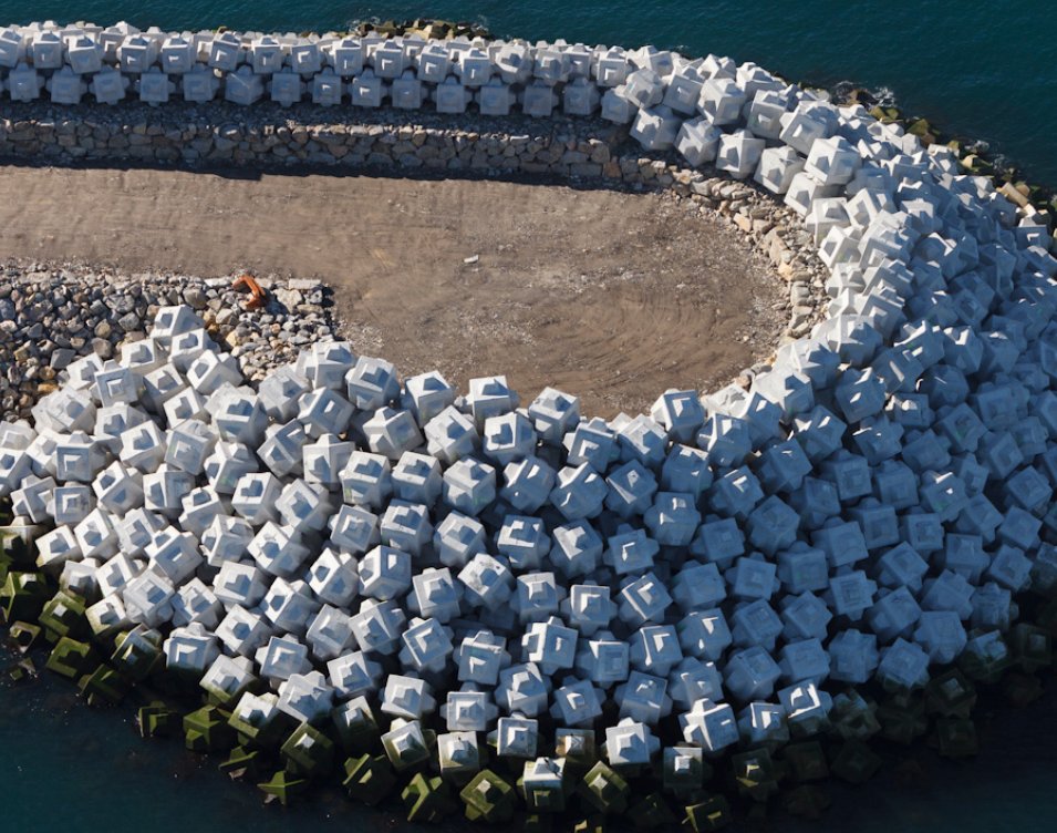 ¿Cuáles son las aplicaciones del #hormigón? 🤔

▶️ Edificación y estructuras 🏙️🏘️
▶️ Ferrocarril 🚉
▶️ Firmes y pavimentos 🛣️
▶️ Presas ♒️
▶️ Puertos y obras marítimas ⚓️
▶️ Aeropuertos, etc. 🛫

↪️ Un material imprescindible para nuestra sociedad 👉 ieca.es