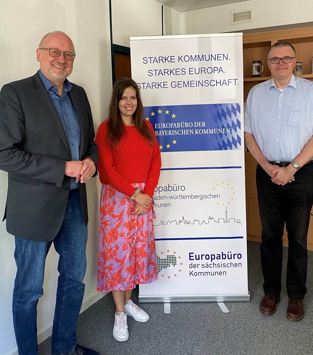 eu_local's tweet photo. Heute durfte das bayerische Europabüro zwei Vertreter von #EuregioEgrensis begrüßen. Sehr spannender Austausch zum Thema #TerritorialeKooperation und #EUFördermöglichkeiten. Vielen Dank für den Besuch! #eu_local #Kohäsionspolitik #Interreg https://t.co/9D5WVn3Yxk