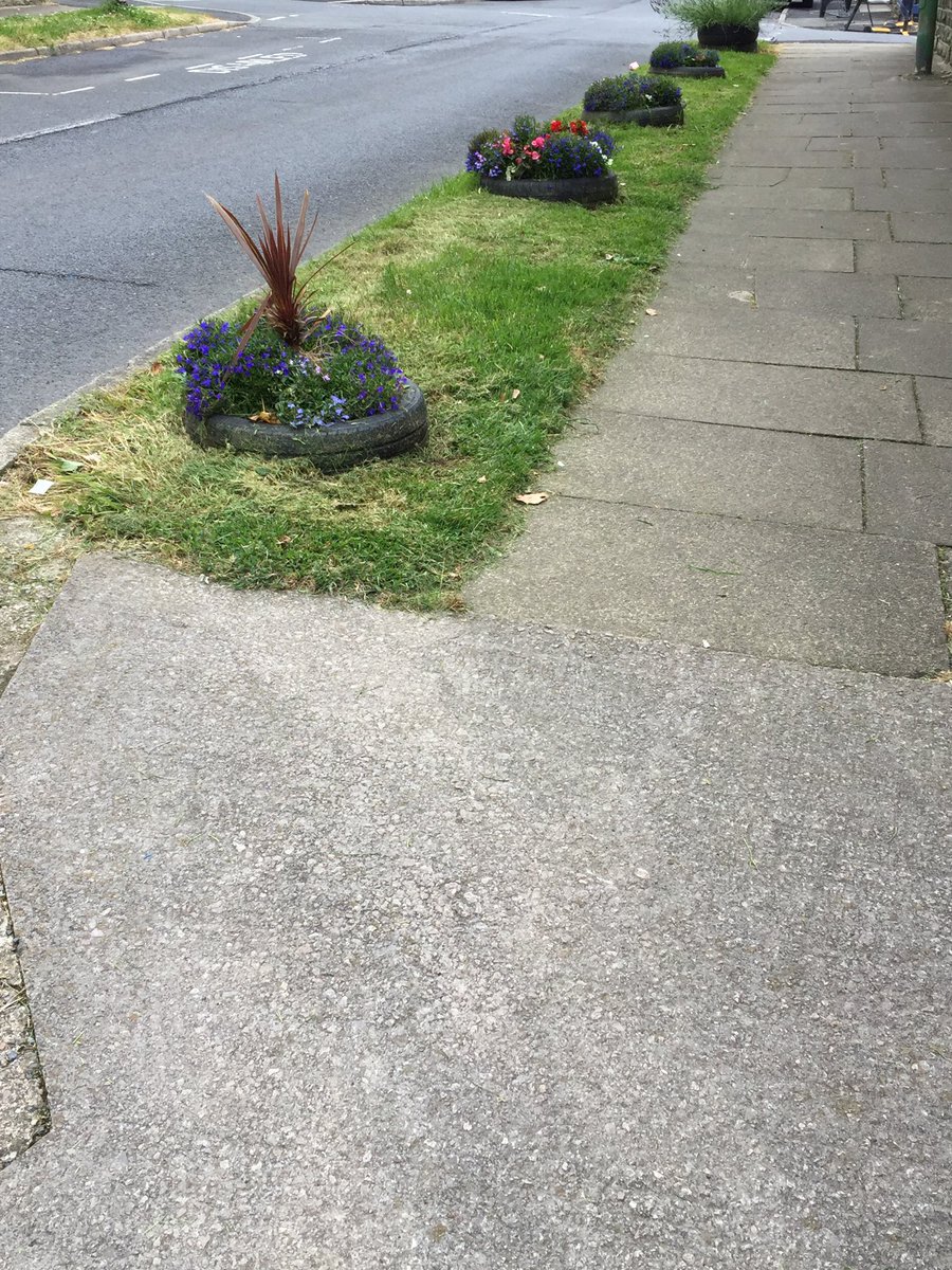_leannebaldwin_'s tweet photo. Walkabout in Accrington this morning. Customers, neighbourhoods and councillors #Neighbourhoods #PartnershipWorking #CustomersVoice #CreatingPositiveSpaces @Onward_Homes https://t.co/b4ozEG9rSR