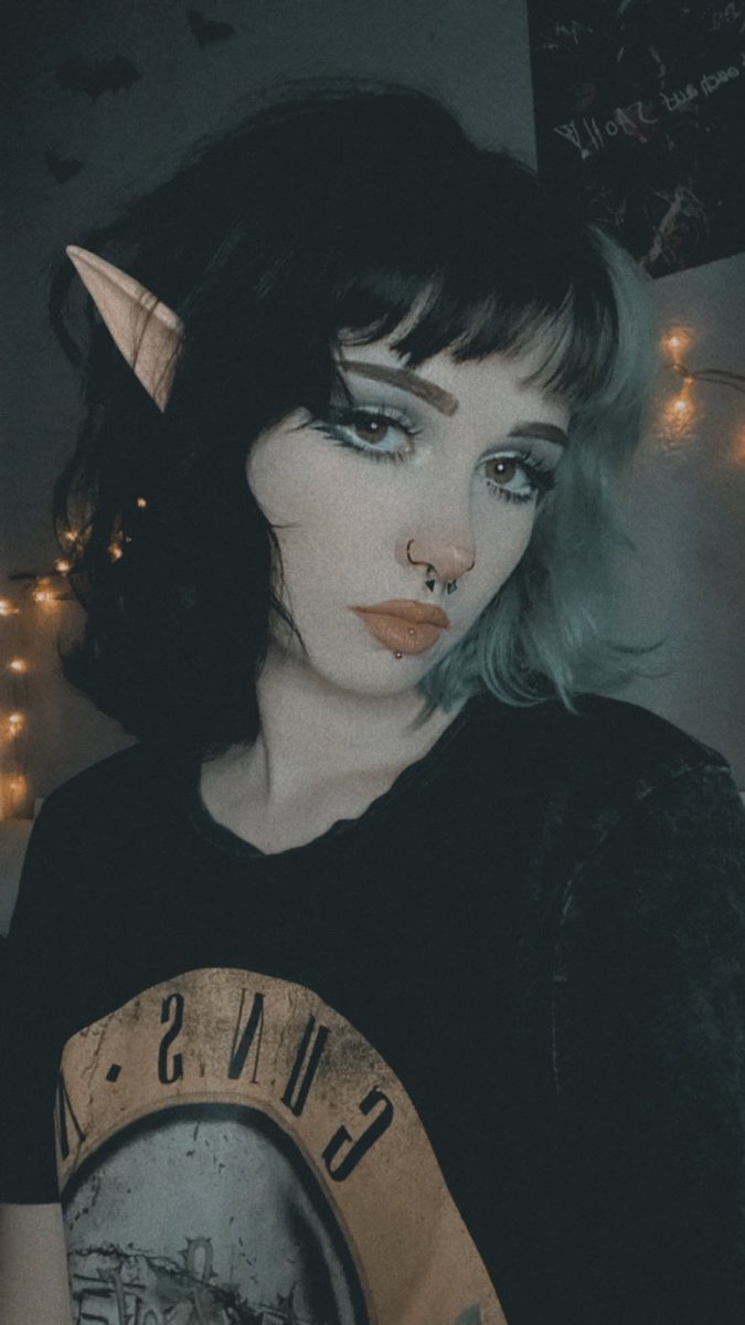 🧝🏻‍♀️💋