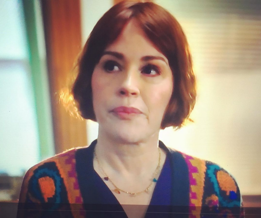 ernstcaritz's tweet photo. @MollyRingwald acting very adult-y is a delight to watch on The Bear ep3. Her brief cameo shows what she can do with heavier material than what she's been given lately ( Riverdale, Kissing Booth). Someone please give her a drama series or movie that's worthy of her talent! https://t.co/Z1BTldzdGh