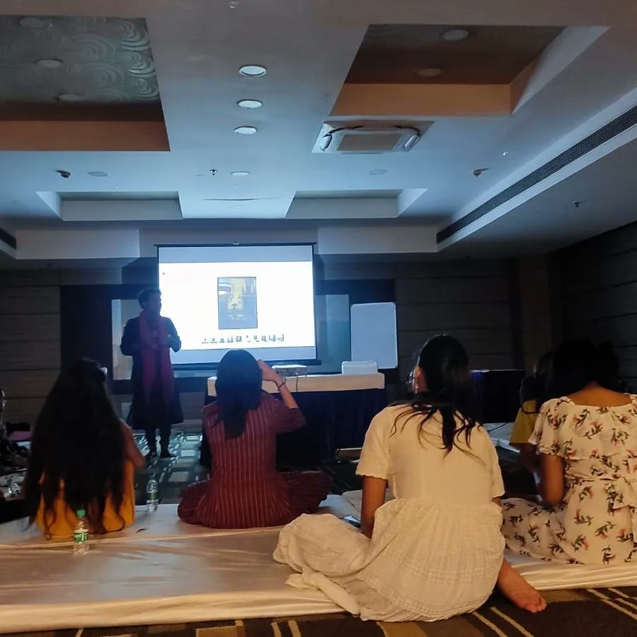 Iyrcngo's tweet photo. किशोरियों को 5 दिनों की आवासीय प्रशिक्षण (Residential Training ) जिसमें Mobile Film Making के बारे में प्रशिक्षण दिया , आख़िरी दिन सभी किशोरियों ने अपनी - अपनी एक फिल्म बनाई और उन्हें सभी के सामने प्रस्तुत किया ,#iyrc #iyrc2022 #iyrcngo #filmmaking #workshop #ypfoundation https://t.co/FRwOURMrAx