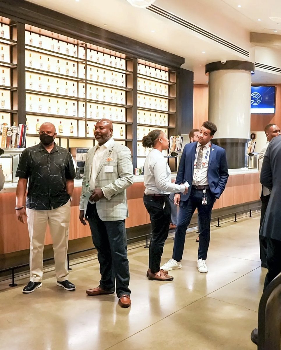 ProjectREAP's tweet photo. A few weeks ago, Project Reap Atlanta hosted an amazing night of networking with @CIMGroupLP and @CentennialYards at @StateFarmArena 

📸 : Thank you @RushmanMooreREG for capturing these great shots!

#ProjectREAP #REAPAtl #atlanta #CRE #realestate #commercialrealestate https://t.co/XBz7m2AGZr