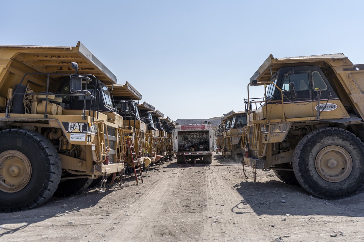 Early morning checkup.
.
.
#WWClyde #ClydeCompanies #ToughProjectsInnovativeSolutions #UtahConstruction #ArizonaConstruction #WeBuildUtah