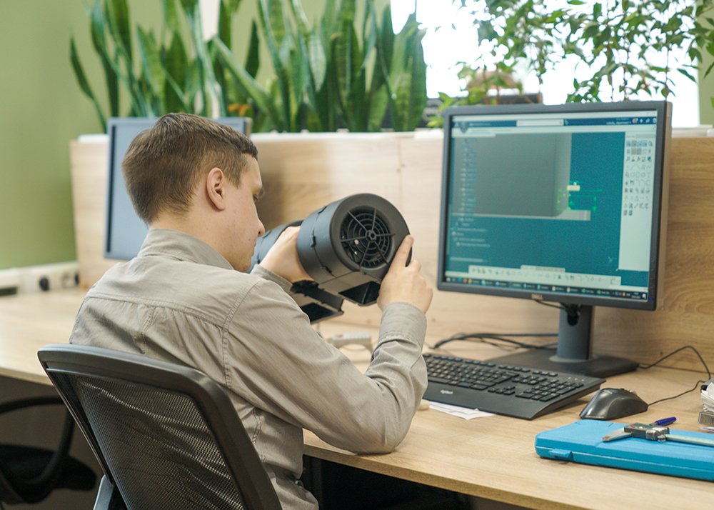 💨 In this photo, an engineer from a string transport company is holding a microclimate system. It creates a comfortable temperature in the cabin even if it's +55℃ outside.