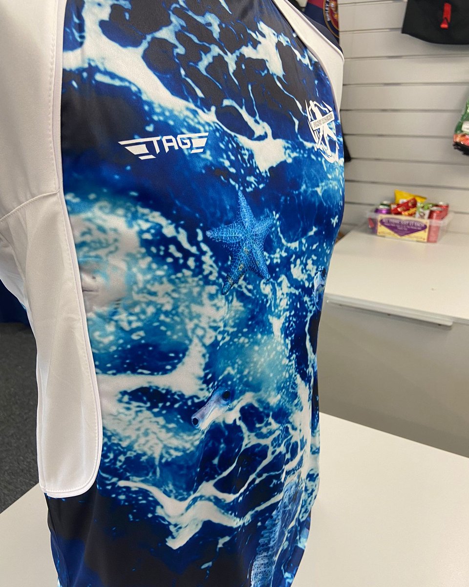 TAGSportswear's tweet photo. It's not often we get to produce a kit with an under the sea theme ๐ ๐ข
This will definitely ensure that the hockey team at @portsmouthuni 'stand out from the crowd' at their upcoming tour.
If you want something truly bespoke then DM us.
#bebespoke #hockey #tourkit https://t.co/tonkORJUL9