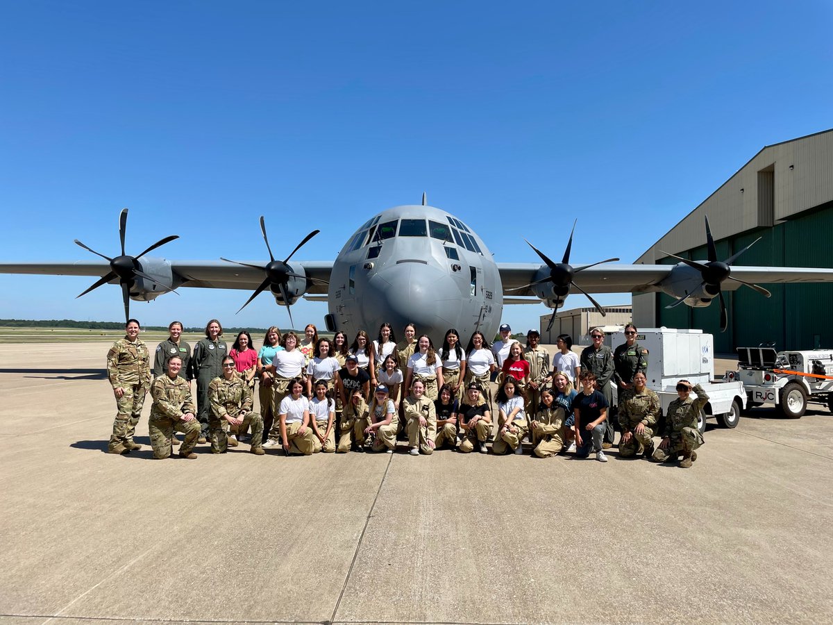 Col. Angela Ochoa served as the keynote speaker during a graduation ceremony for the “S.H.E. Can” #STEAM #Aviation Camp at Har-Ber High School in Springdale, Arkansas, June 28, 2022. Read more about it here: go.usa.gov/xJMcE