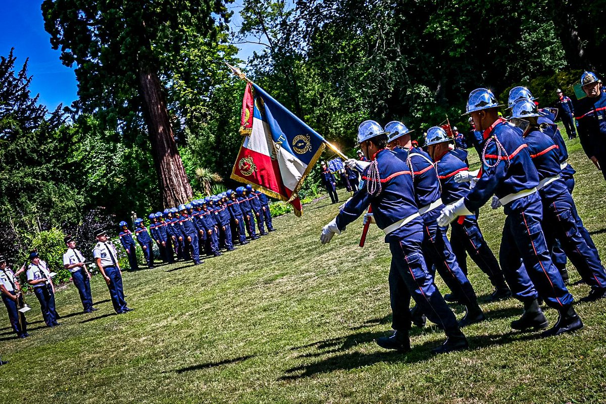 [#OFFICIEL] Cérémonie des <a href="/pompiers78/">pompiers78</a> 🚒pour la passation de commandement entre le commandant CASARIN et le capitaine RENZO en qualité de chef de la compagnie et du centre de secours principal de Versailles. Présidée par Monsieur Jean-Jacques BROT, Préfet des Yvelines.