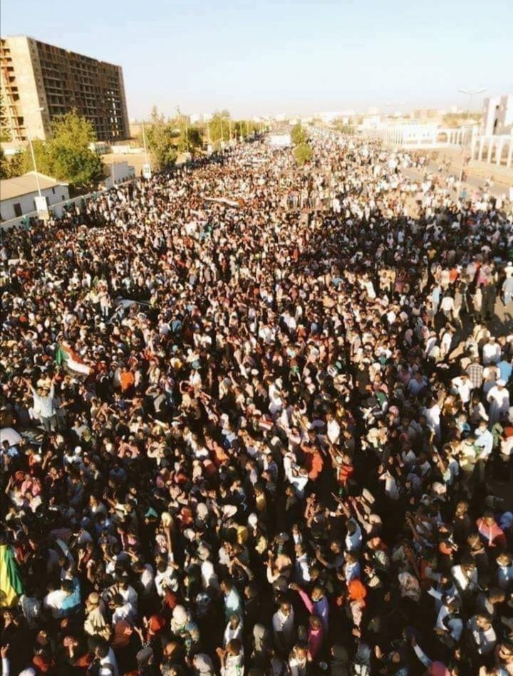 وطني  وكفى 
يا يوم بكره ما تسرع 
30 يونيو سودان جديد خالي من الكيزان وخالي من البرهان