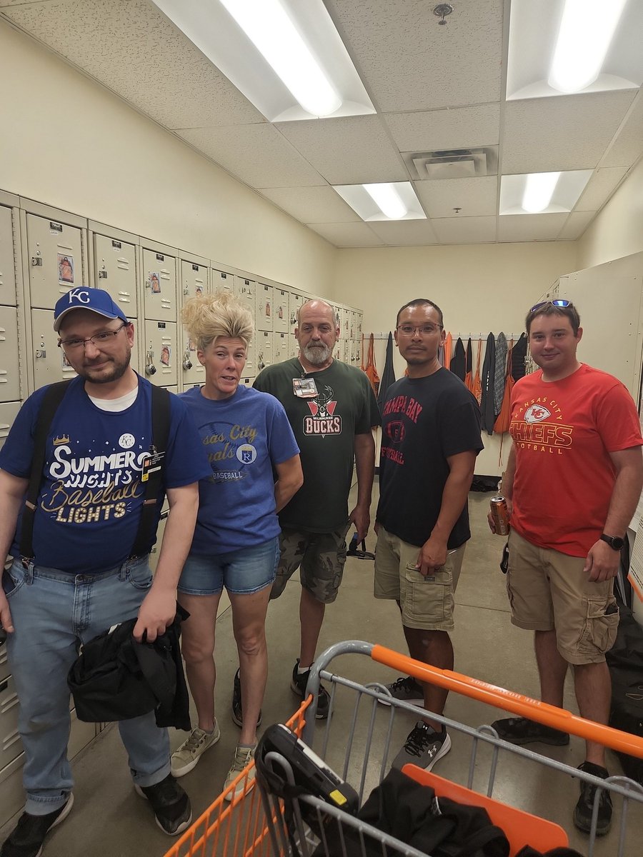 tammiflower's tweet photo. Spirit week! Everyone loves sports day! @HomeDepot3027 https://t.co/KG4caU1Vcc