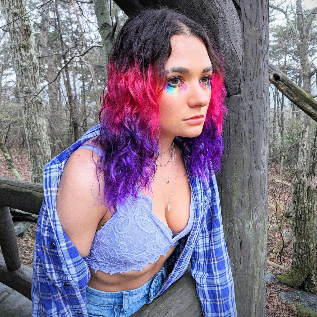 I can't believe pride month is almost over! Stream "didn't see it" for some new 🌈 music 💕open.spotify.com/track/1I6ld3qg… 

#pride #🌈 #alphabetmafia #lgbtq #wlw #bi #PrideMonth2022
#pridemonth