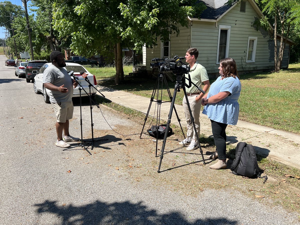.<a href="/WBBJ7News/">WBBJ7News</a> &amp; <a href="/wnbj39/">WNBJ 39</a> stopped by as we worked on the homes that were awarded small home repair mini-grants on Gates Street today. Special thank you to all the volunteers! We can’t wait to show the before and after pics!