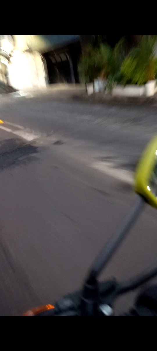 Puchowag's tweet photo. Se que toda la ciudad está así pero confío en que usted si este mejorando nuestra Alcaldía @SandraCuevas_ sobre la calle de San Luis Potosí hay ya tremendos socabones... https://t.co/l54x0gy4dk