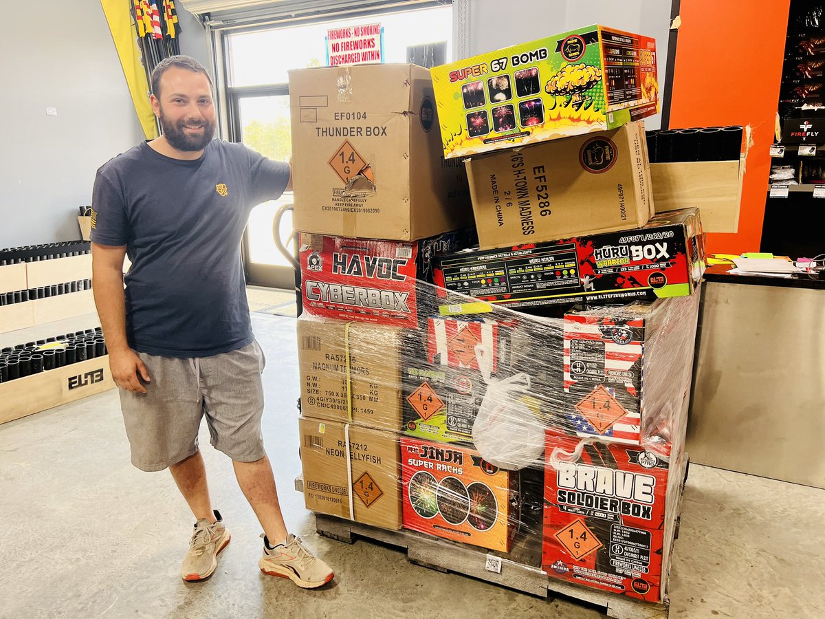 EliteFirework's tweet image. 28 n’ Counting!!! 

The #PyroFam is growing at ELITE FIREWORKS®. We’ve had PYROS visit us from 28 different states this season alone which is a NEW RECORD!
