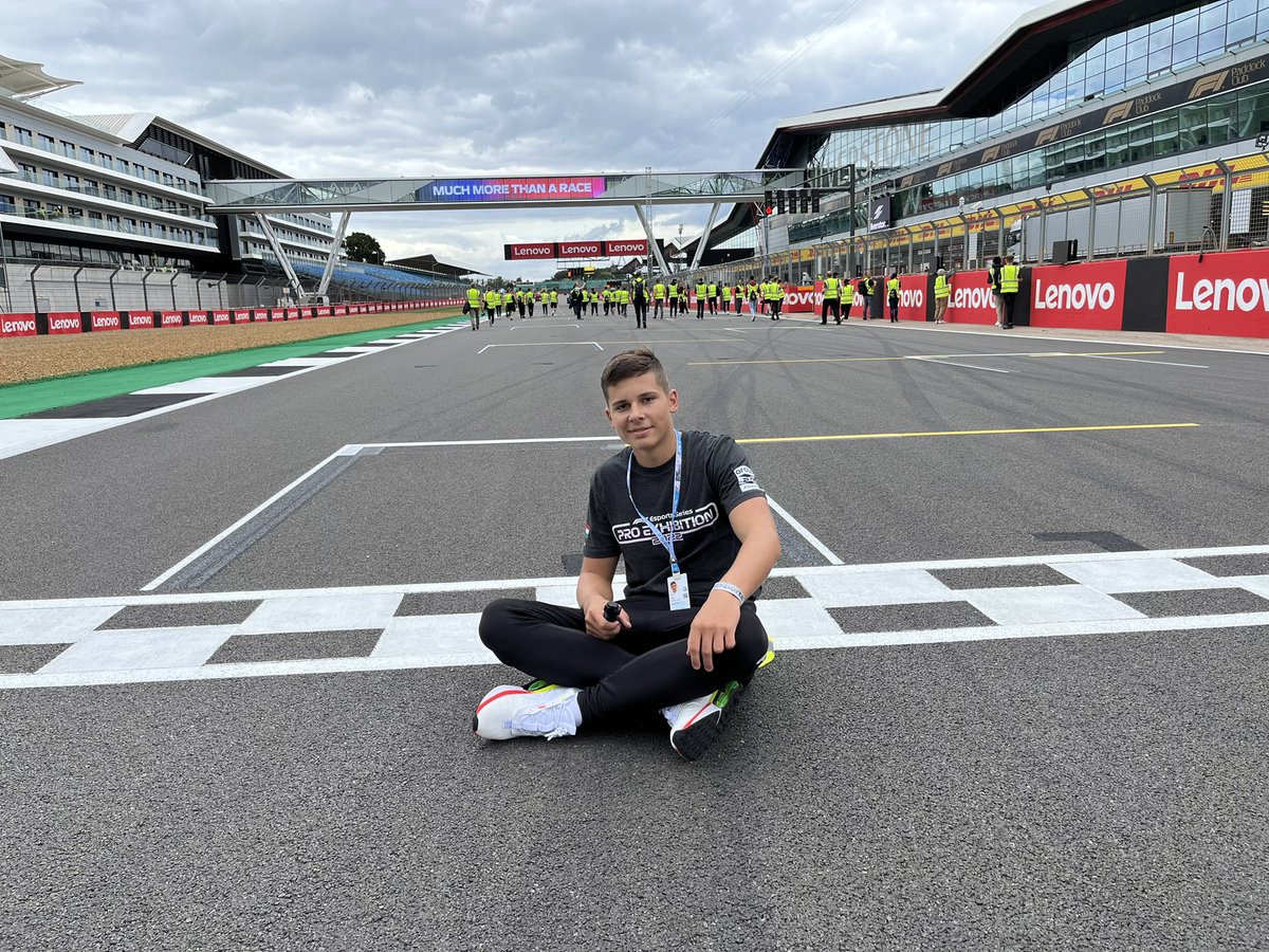 Someone can help me get through?👀