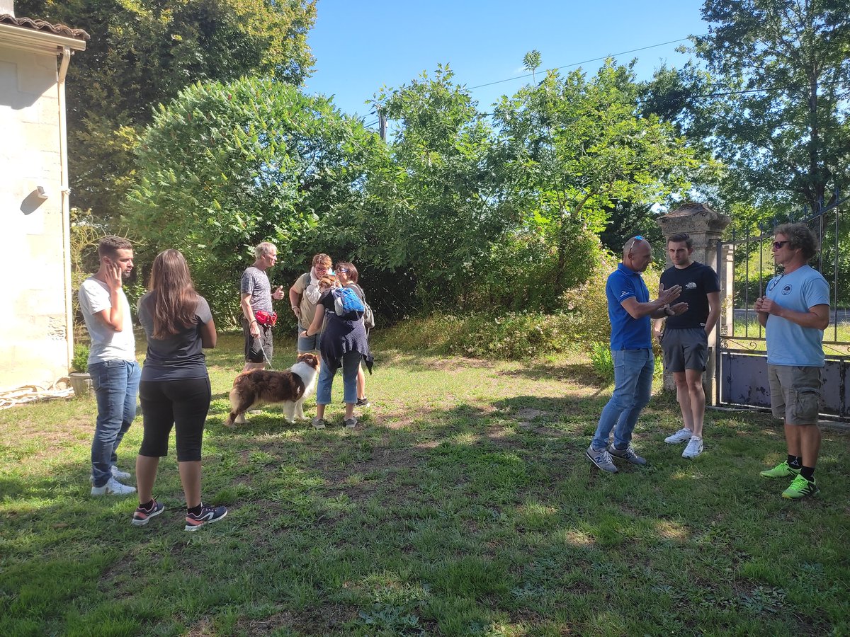 DominiqueLaud's tweet photo. Dernier CD 2021-2022 à Clérac chez l'un de nos piliers Pascal Priouzeau délégué secteur Jonzac 👋🙏💪40 ans de militantisme.Bilans perspectives+convivialité et plaisir autour du projet #USEP17👋🙏 à nos délégués de secteur pour leur militantisme.@cpdeps17 @DSDEN17 @usepnationale https://t.co/43rBLWumyV