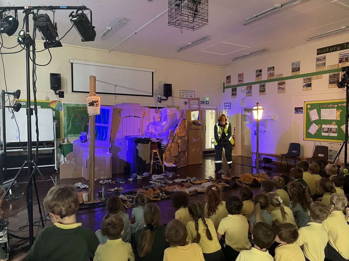We loved watching the Dustbin Doris performance from <a href="/Rhubarbtheatre/">Rhubarb Theatre</a> today!!! We learnt so much and can’t wait to get creative with our Eco projects in the next few days! ♻️ 🗑🧹