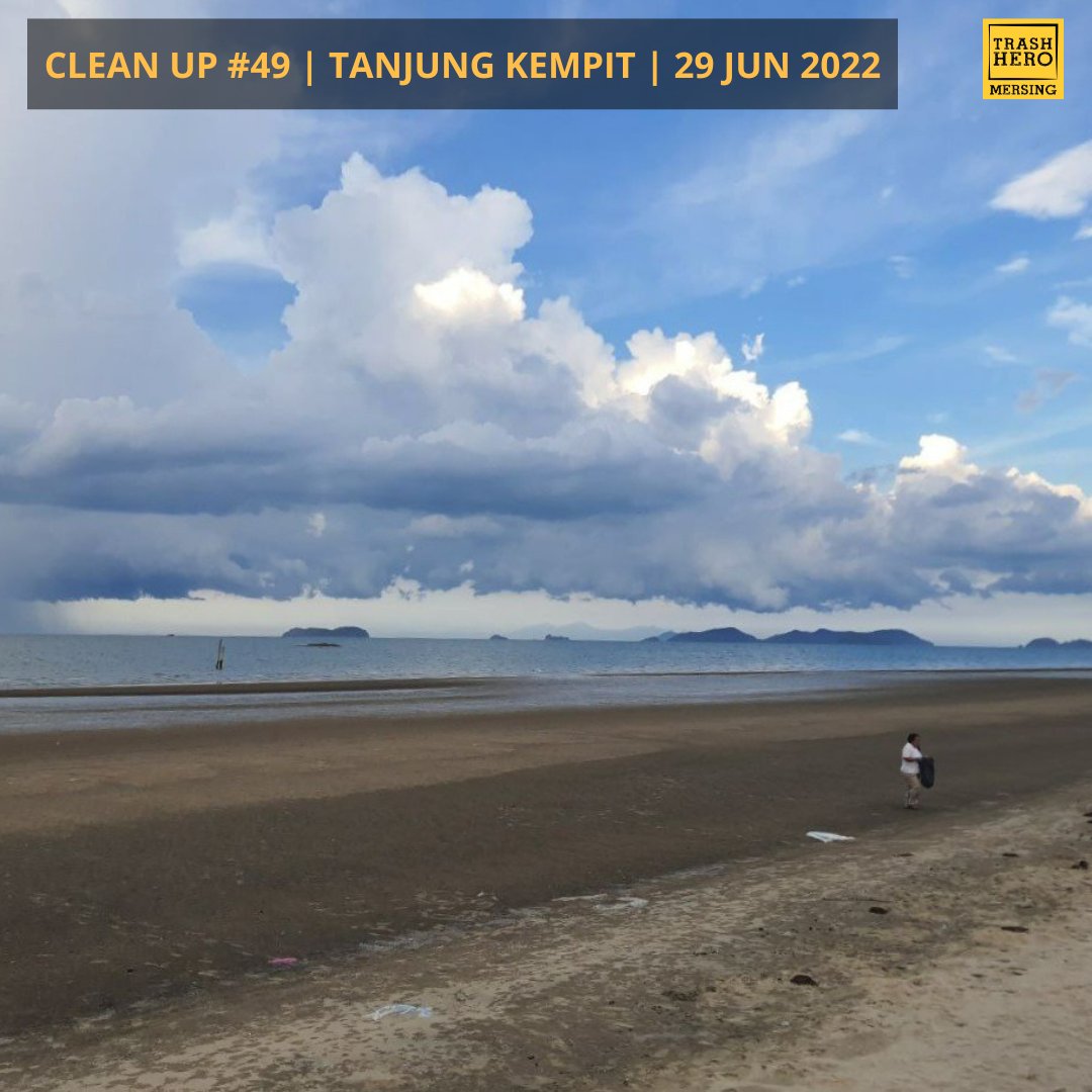 illbeereading's tweet photo. My favorite pictures from #TrashHeroMersing clean up.
Ingatkan buat midweek, takde orang turun. 14 #TrashHero, 6 darinya #trashherokids. My heart is full.
Thanks gang @ReefCheckMY for the support.
#climateaction #beachcleanup #coastalcleanup #makechange #DoItForOurKids https://t.co/d0bqvilR0B