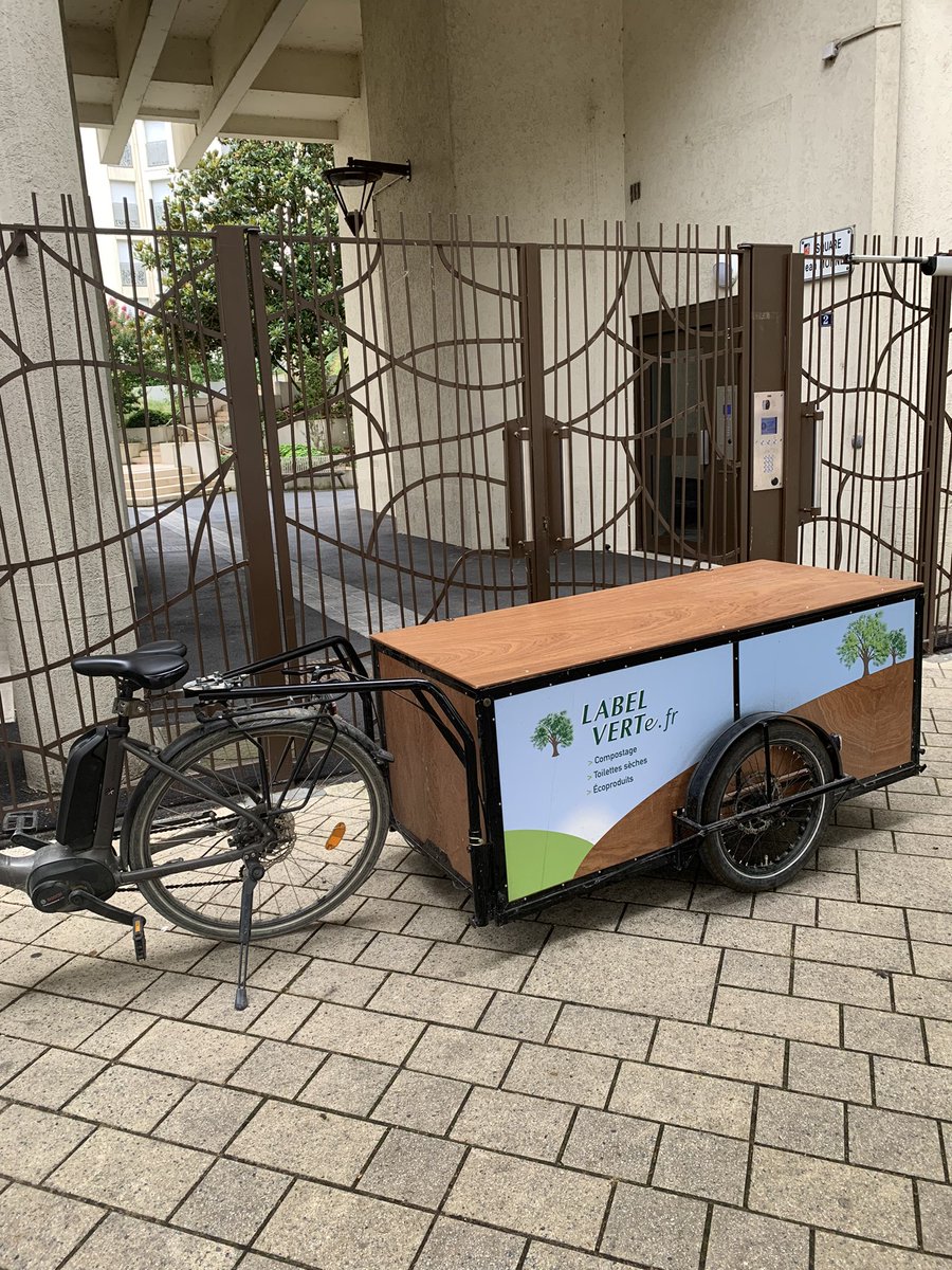 Une de nos visites du jour : ajout d’un #composteur dans une résidence à #Angers ! Les 🪱 étaient à l’étroit ! #composter #biodechets #compostage #solutionvelo