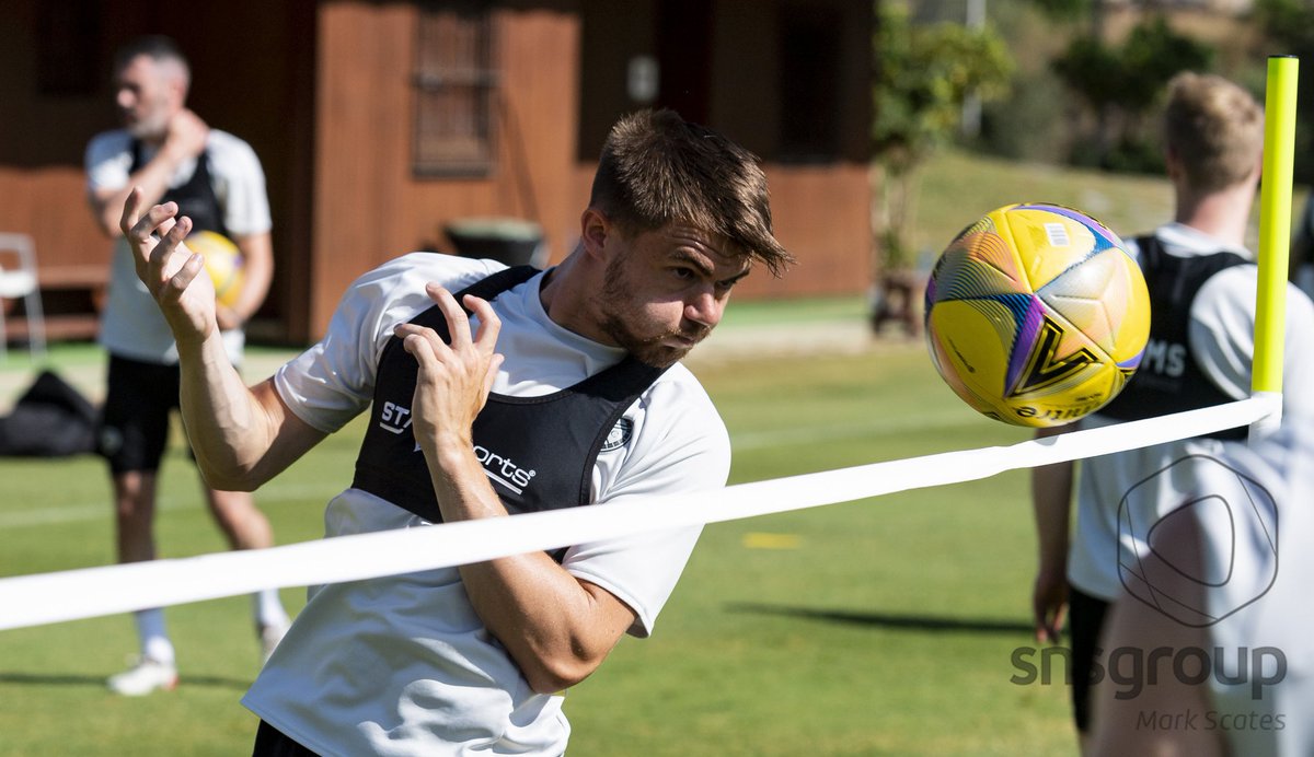 MarkScatesPhoto's tweet image. 🇱🇻🎾 || #Stephenkingsley, #Barriemckay &amp;amp; #Andyhalliday the victorious team in today's head tennis competition at training #hmfc #hearts #heartsfc #jambos #hesrtofmidlothian