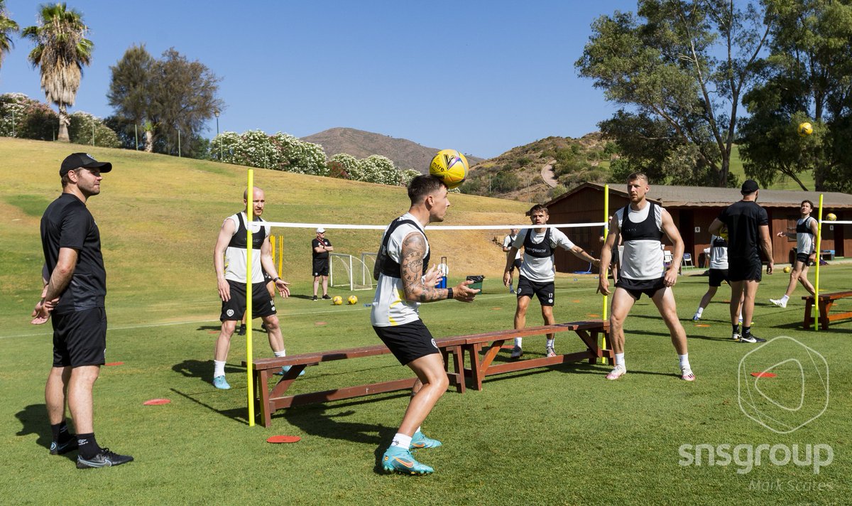MarkScatesPhoto's tweet image. 🇱🇻🎾 || #Stephenkingsley, #Barriemckay &amp;amp; #Andyhalliday the victorious team in today's head tennis competition at training #hmfc #hearts #heartsfc #jambos #hesrtofmidlothian