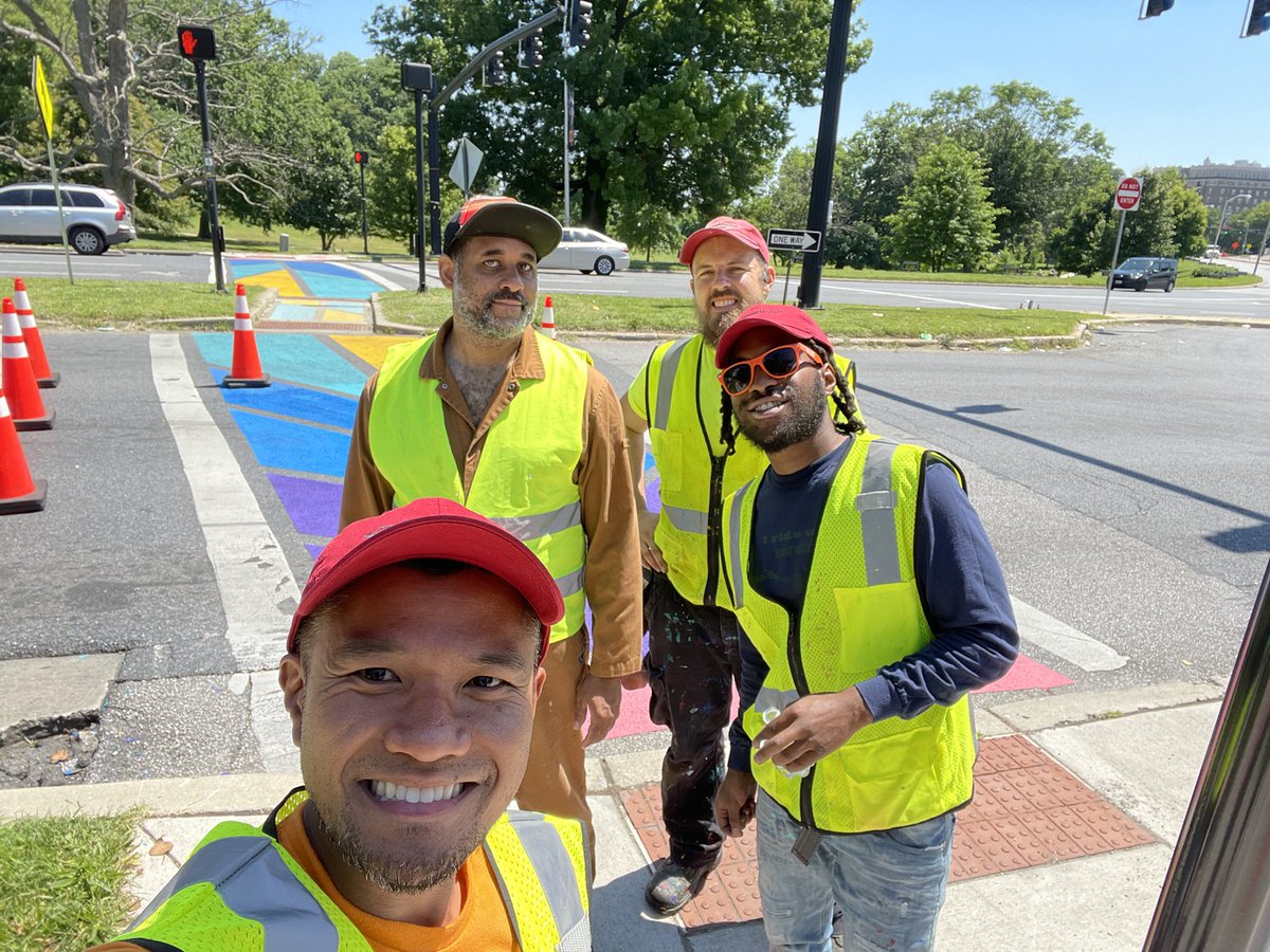 grahamprojects's tweet photo. Love our #GrahamProjects install team @MelvinJadulang Q Batts &amp; Mar Braxton. 💙😎🍃🍁🌳🎨 https://t.co/Y2o9XgaD1h