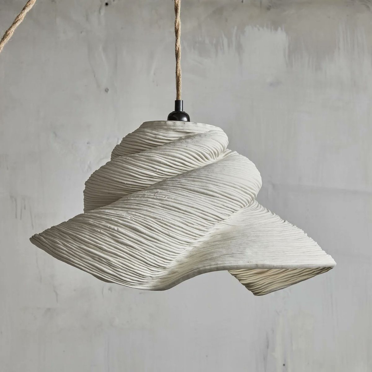 cortexcreatives's tweet image. ART: Handmade, ceramic pendant lamp by @philipmsoucy. Photography by @adammilliron.